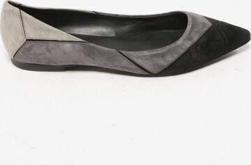 Roger Vivier Flats & Loafers in 37,5 in Black: front