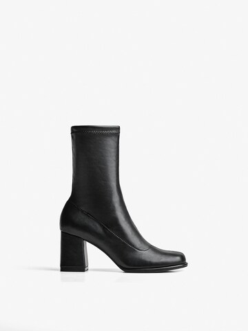 Bershka Členkové čižmy - Čierna