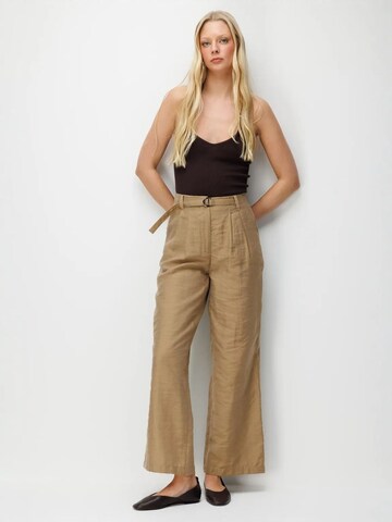 Wide leg Pantaloni con pieghe di MixRay in marrone