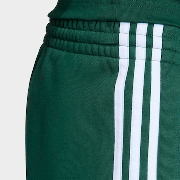 ADIDAS ORIGINALS Regular Shorts in Grün
