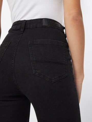 Urban Classics Bootcut Jeans in Zwart