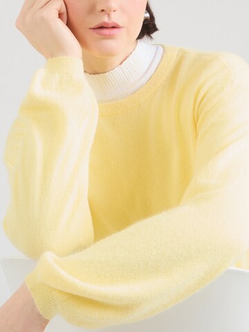 PIECES Πουλόβερ 'PCNAOMI' σε κίτρινο