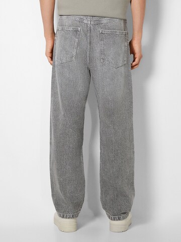 Bershka Loosefit Jeans in Grau