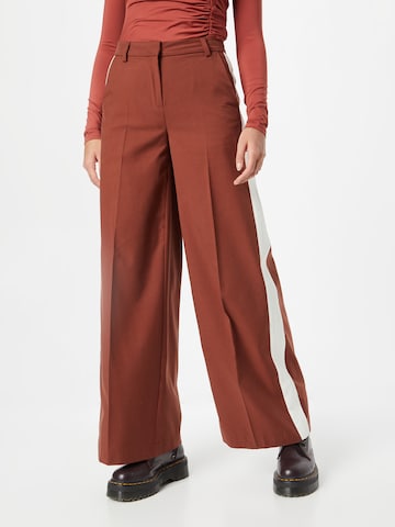Wide Leg Pantalon à plis 'Callie' WEEKDAY en marron : devant