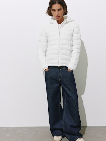 Veste d’hiver Pull&Bear en blanc