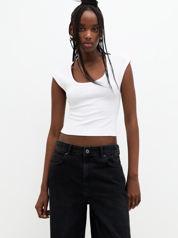 Pull&Bear Shirt in White: front