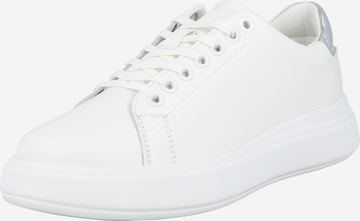 Sneaker low de la Calvin Klein pe alb: față