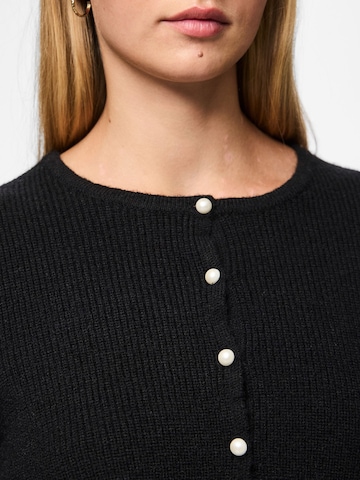 PIECES Strickjacke 'PCRikke' in Schwarz