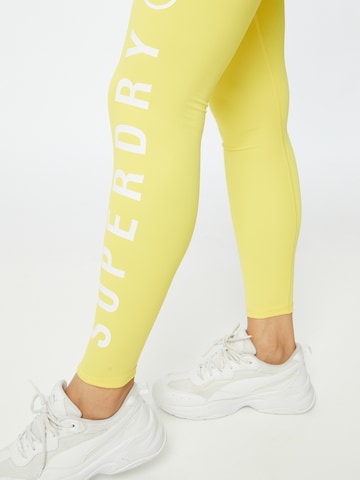 Skinny Pantaloni sport de la Superdry pe galben