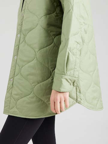 Veste mi-saison 'ESSNTL' Nike Sportswear en vert