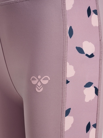 Hummel Slimfit Sporthose in Lila