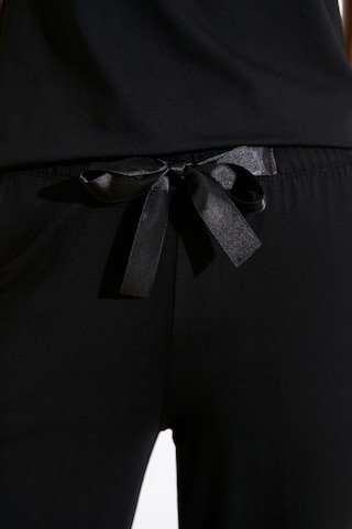 Trendyol - Pijama en negro