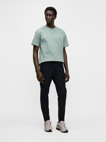 Nike Sportswear Slimfit Παντελόνι σε μαύρο