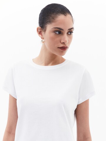 OXXO Shirt in White