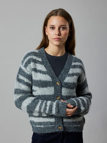LMTD Knit cardigan in Grey: front