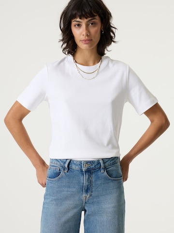 Tricou de la GARCIA pe alb: față