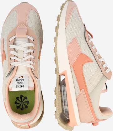 Baskets basses Nike Sportswear en beige