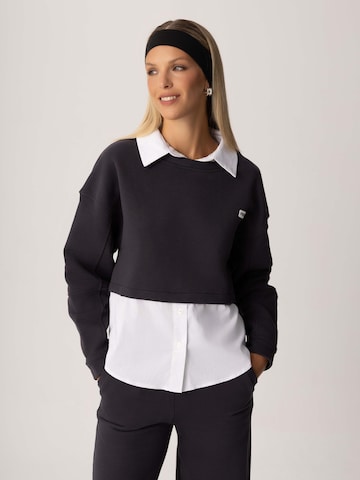 Sweat-shirt 'LAYA SWEATSHIRT BEIGE' FEMSSY en gris