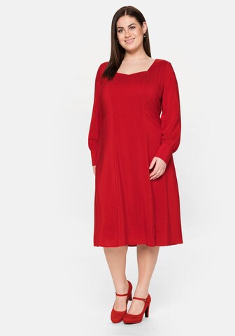 SHEEGO Sukienka koktajlowa w kolorze czerwony: przód