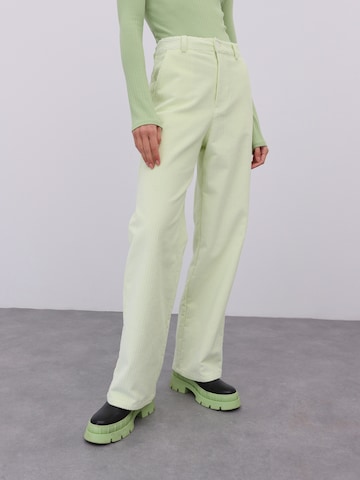 EDITED Wide leg Pants 'Jenny' in Green: front