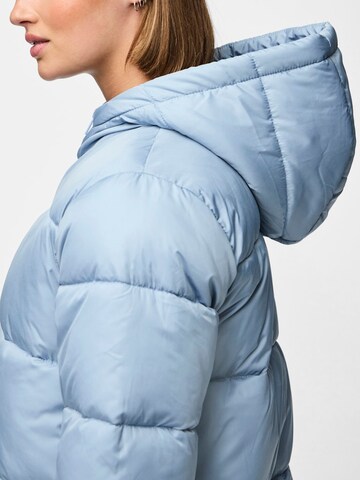 Manteau d’hiver 'PCBee' PIECES en bleu