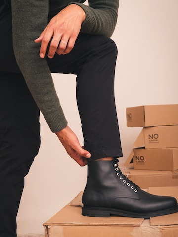 nae Vegan Shoes Šněrovací boty 'Jules' – černá