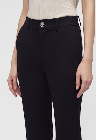 Evazați Pantaloni 'CHRISSY' de la GUESS pe negru
