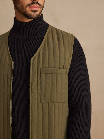 DAN FOX APPAREL - Chaleco 'Fabian' en verde