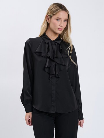 Influencer Blouse in Black: front