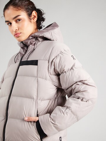 On - Chaqueta deportiva 'Challenger' en gris
