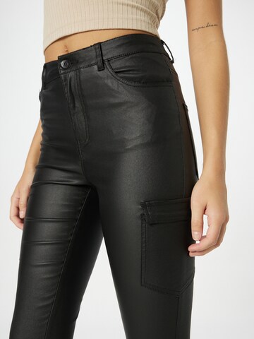 VERO MODA Skinny Byxa 'Sophaia' i svart