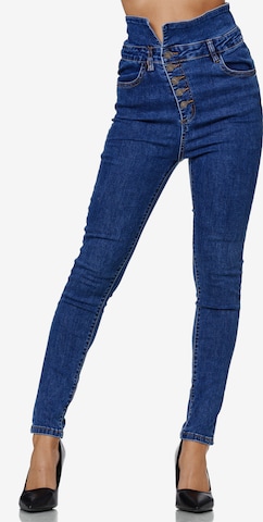 Jean Elara en bleu : devant