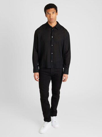 Coupe regular Chemise WEEKDAY en noir