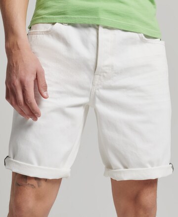 Superdry Regular Jeans in White: front