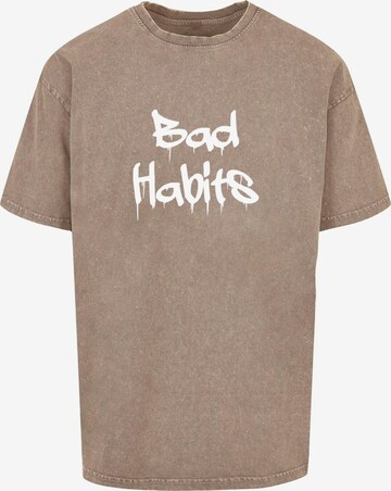 T-Shirt 'Bad Habits' Merchcode en marron : devant