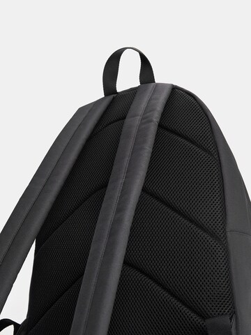 Pull&Bear Rucksack in Grau