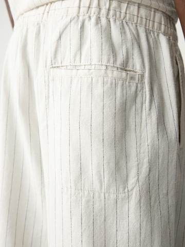 Pull&Bear Regular Pants in White