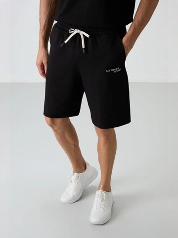 Completo sportivo di Tommy Life in nero