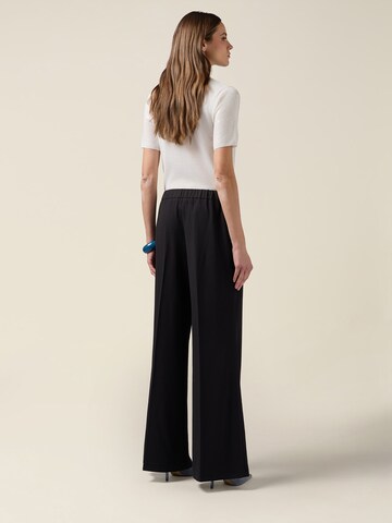 regular Pantaloni di oltre in nero