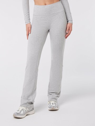 YO-GAYA Flared Leggings 'Lounge' in Grey: front