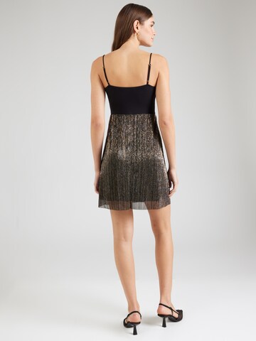 ABOUT YOU - Vestido de cocktail 'Floria' em ouro