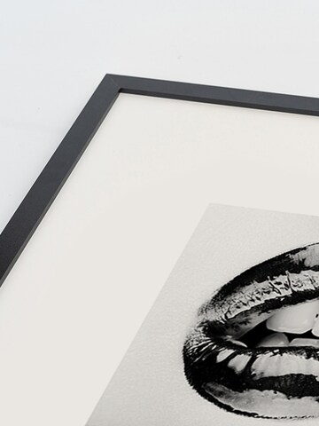 Liv Corday Wandschmuck  'Biting ' in Schwarz