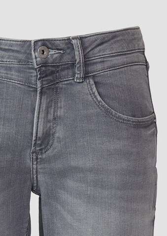QS Slimfit Shorts 'Catie' in Grau