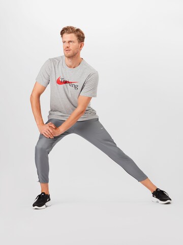 NIKE Regular Fit Funktionsskjorte i grå