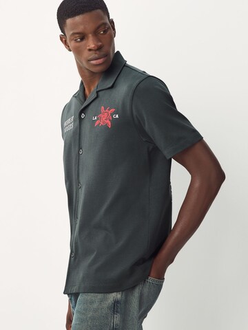 Coupe regular Chemise Next en gris