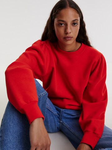 sarkans EDITED Sportisks džemperis 'Tamy'