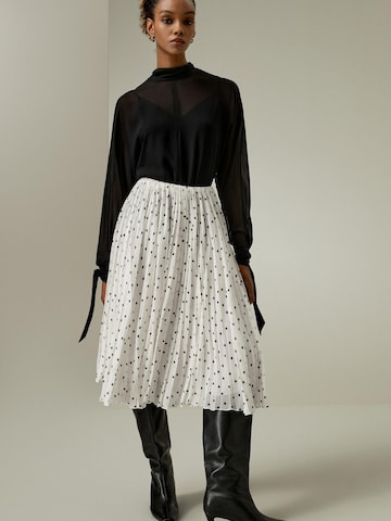 Lilysilk Blouse in Black: front