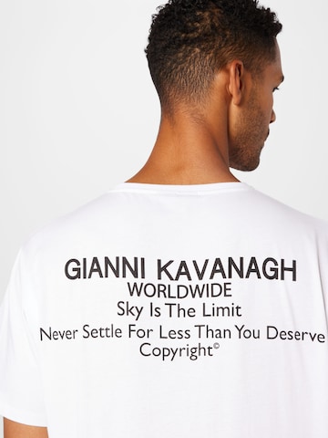 Tricou de la Gianni Kavanagh pe alb