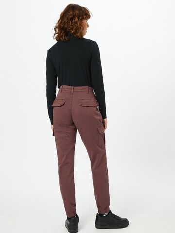 Effilé Pantalon cargo Urban Classics en rouge