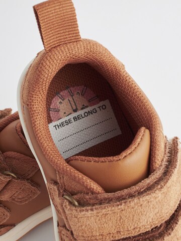 Baskets Next en marron